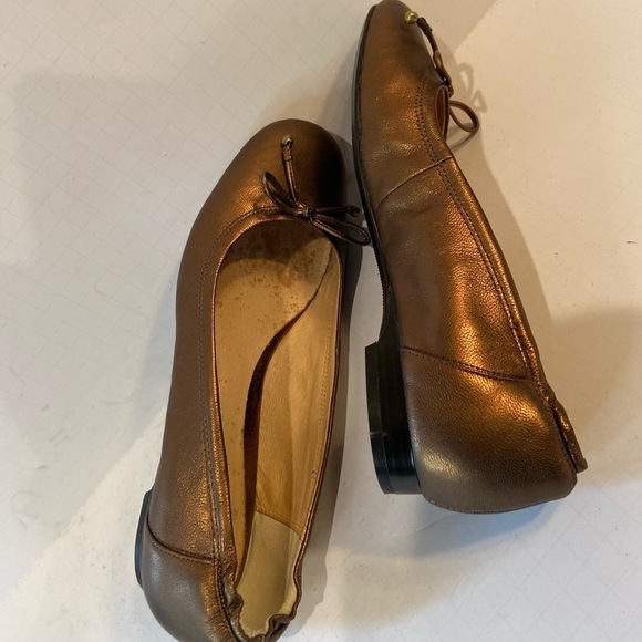 Clarks~Metallic Bronze Leather Slip-On Ballet Flat~Bow Detail~Round Tie~Size 9.5 - Picture 8 of 15